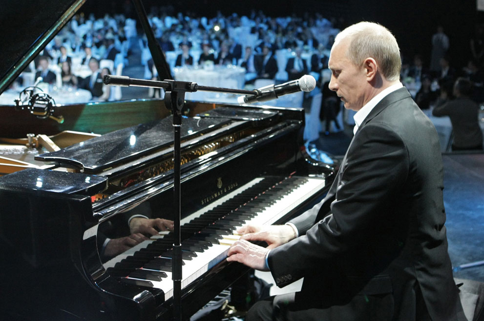 Putin Piano.jpg